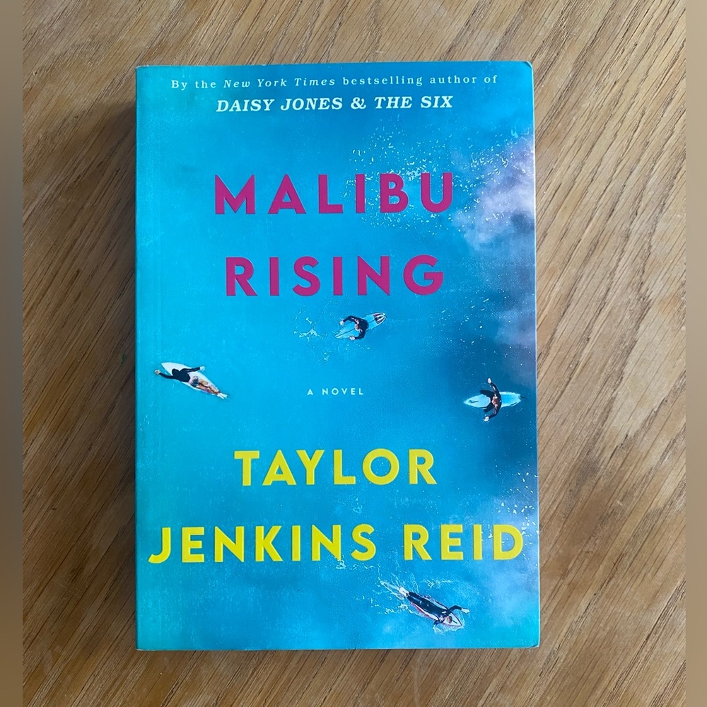 📚 (3/$15) Malibu Rising by Taylor Jenkins Reid